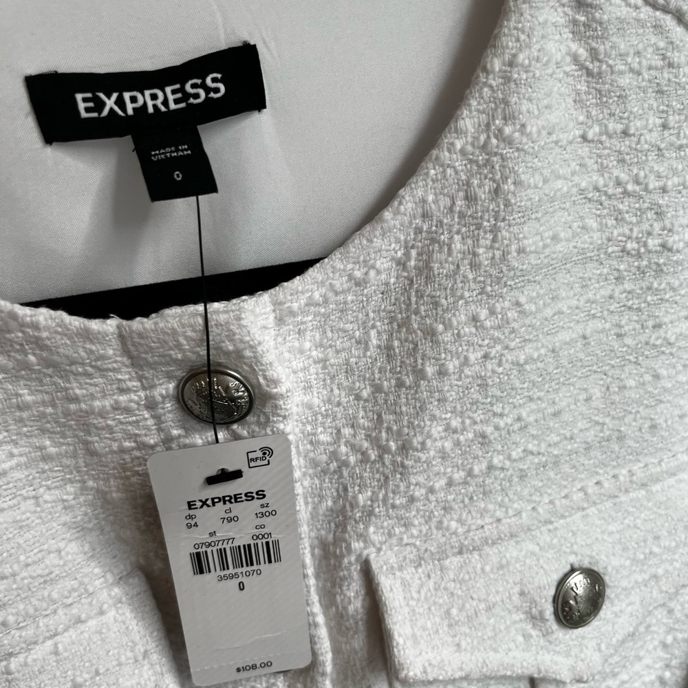 Express Textured White Button-Up Top - Picture 4 of 7